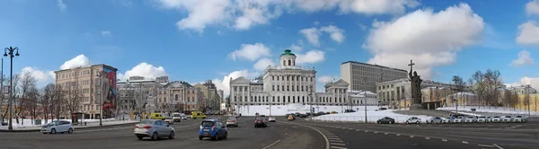 Vista panorâmica da Praça Borovitskaya, monumento a Vladimir, Pas — Fotografia de Stock