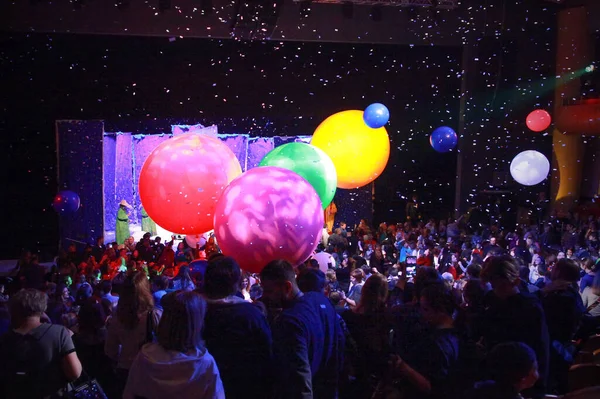 Grand finale of popular Slava 's Snowshow at Russian Folk Song Theater — Fotografia de Stock