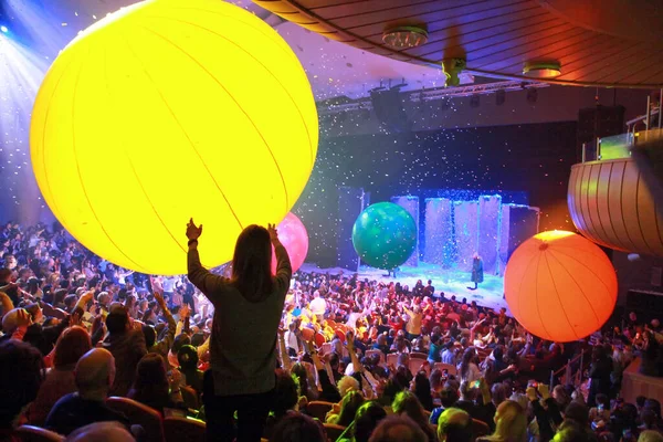 Grand finale of popular Slava 's Snowshow at Russian Folk Song Theater — Fotografia de Stock