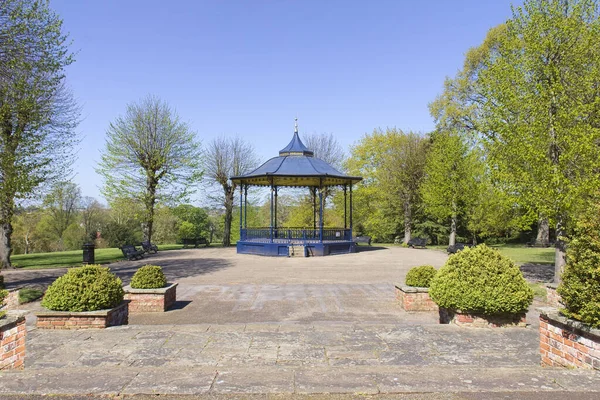 Emtpy Colchester Castle Park Podczas Blokady Bandstand Jako Główny Nacisk — Zdjęcie stockowe