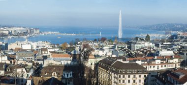 Geneva rooftops manzarası ile Leman Gölü ve Çeşme görünümünü. İsviçre