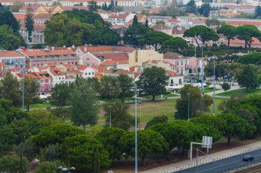 Lizbon 'daki keşifler için anıtın tepesinden manzara