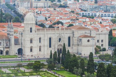 Lizbon 'daki keşifler için anıtın tepesinden manzara