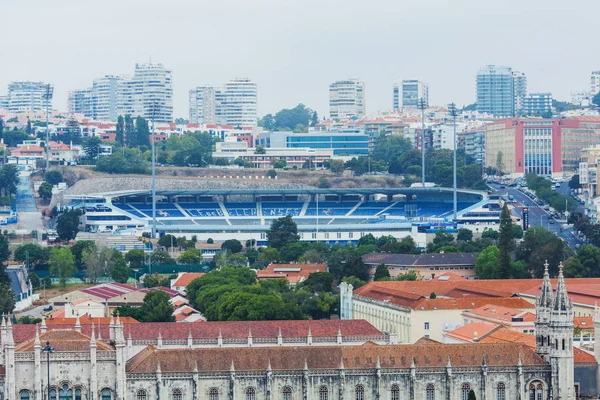 Vista desde lo alto del monumento a los descubrimientos en el estadio de Lisboa — Foto de Stock