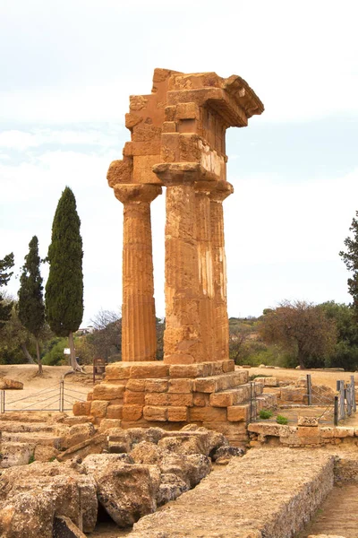 Tapınağı Dioscuri, Agrigento, Sicilya, İtalya — Stok fotoğraf