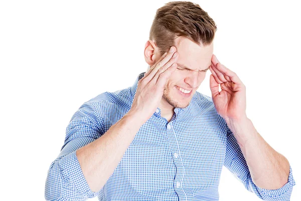 Hombre con dolor de cabeza aislado sobre fondo blanco — Foto de Stock