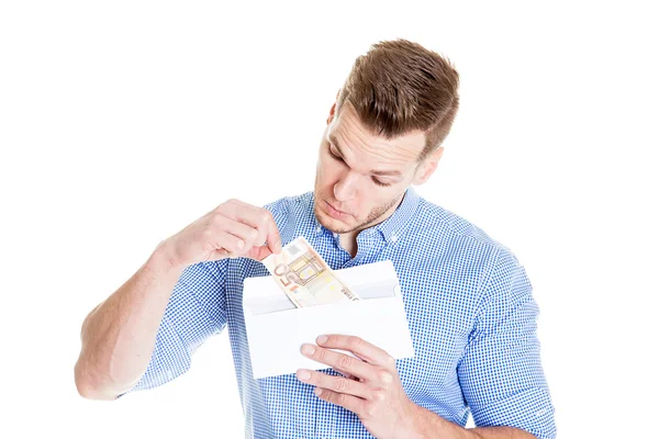 Glad affärsman hålla pengar i kuvert över vit bakgrund — Stockfoto
