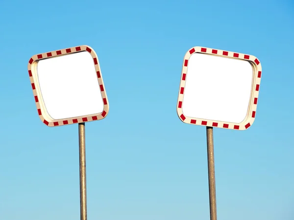 Espejos de carretera vacíos Imagen De Stock