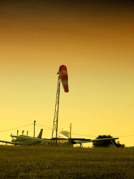 Flughafen Sommer Sonnenuntergang Stockbild