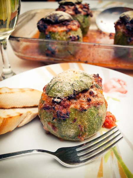 Gefüllte Zucchini — Stockfoto