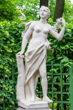 Saint-Petersburg yaz bahçesinde Anticient heykel