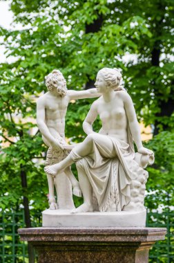 Saint-Petersburg yaz bahçesinde Anticient heykel
