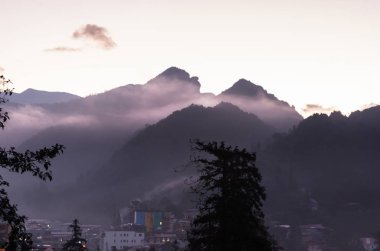 Dağ ve bulutlar görüntüleme