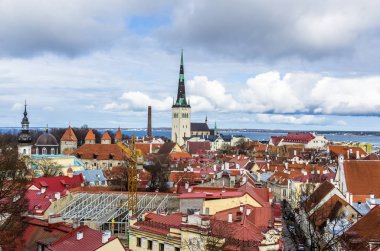 Tallinn içinde tarihi kent üzerinde Üstten Görünüm