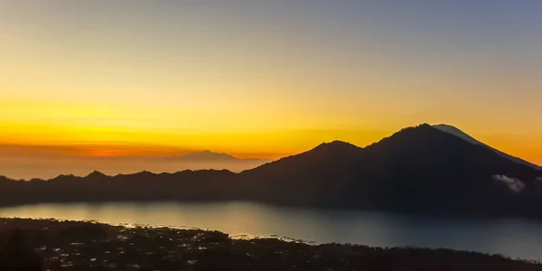 Increíble Vista Panorámica Del Amanecer Montaña Desde Cima Del Volcán — Foto de Stock