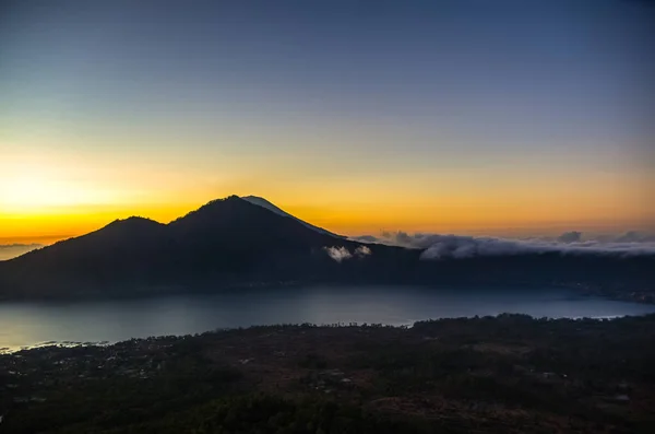 Increíble Vista Panorámica Del Amanecer Montaña Desde Cima Del Volcán — Foto de Stock