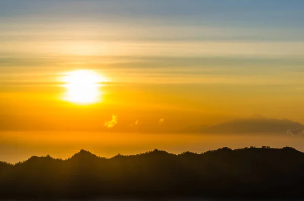 Vue Panoramique Incroyable Sur Lever Soleil Montagne Depuis Sommet Volcan — Photo