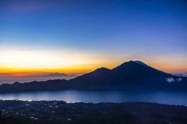 Increíble Vista Panorámica Del Amanecer Montaña Desde Cima Del Volcán — Foto de Stock