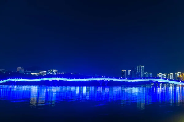 Pemandangan Malam Yang Indah Dari Jembatan Dancing Jembatan Pecinta Kota — Stok Foto