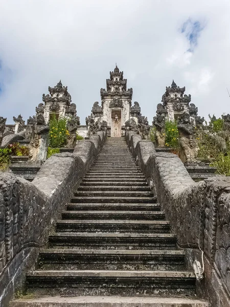 Endonezya Bali Deki Pura Lempuyang Luhur Tapınağı Ndaki Merdivene Bakın Telifsiz Stok Imajlar