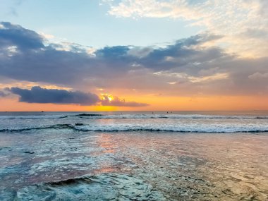 Endonezya, Bali 'deki Suluban plajından Hint Okyanusu' nun inanılmaz gün batımı manzarası