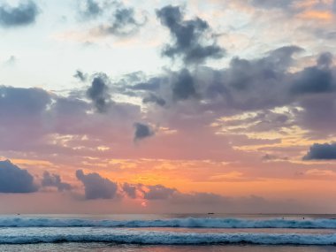 Endonezya, Bali 'deki Suluban plajından Hint Okyanusu' nun inanılmaz gün batımı manzarası