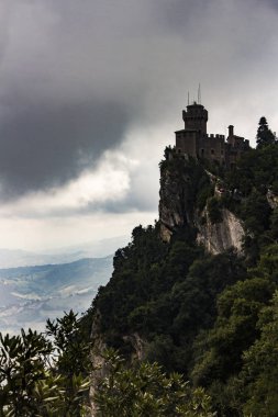 San Marino Mount Titano üzerinde Guaita kale çan kulesi 