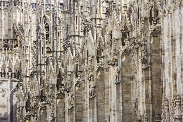 Italia, Milano, dettagli, statue e opere marmoree del Duomo ) — Foto Stock