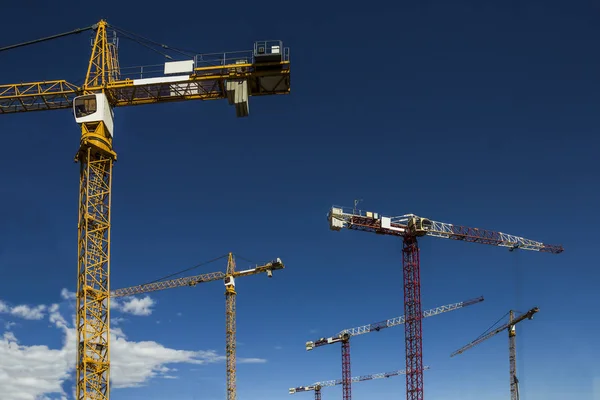 Some tower cranes on background of blue sky — Stock Photo, Image