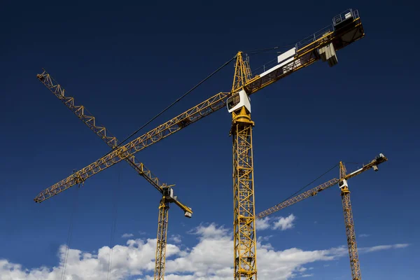 Some tower cranes on background of blue sky — Stock Photo, Image