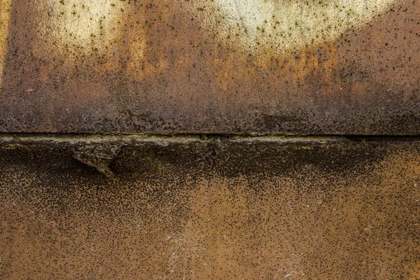 Two parts of Rusted metal plates texture with peeling metal along the joint close up — Stock Photo, Image