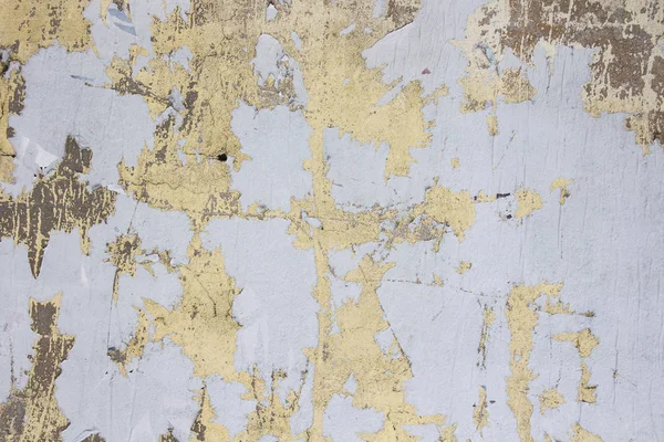Couverture de peinture texturée agitée sur un effondrement du vieux mur en stuc — Photo