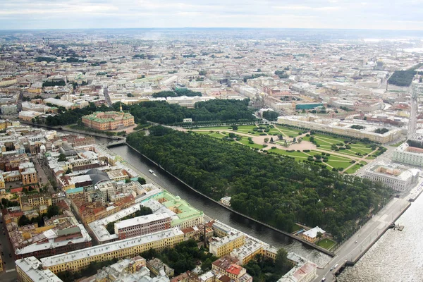 Kuş bakışı, Mikhailovsky Kalesi, Yaz Bahçesi ve Saint-Petersburg, Rusya'nın Mars'ın alanı Meydanı