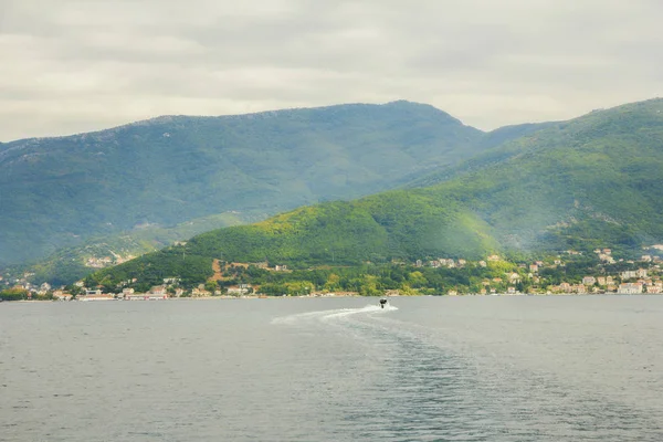 Karadağ Adriyatik Denizi Ndeki Boka Kotorska Koyu Nun Farklı Banliyö — Stok fotoğraf