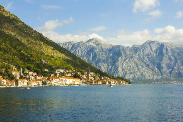 Karadağ Adriyatik Denizi Ndeki Boka Kotorska Koyu Nun Farklı Banliyö — Stok fotoğraf