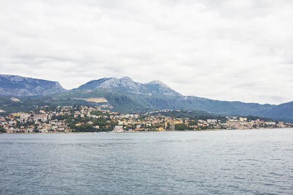 アドリア海のBoka Kotorska湾 モンテネグロの自然 海の景色の異なる郊外の景色 — ストック写真