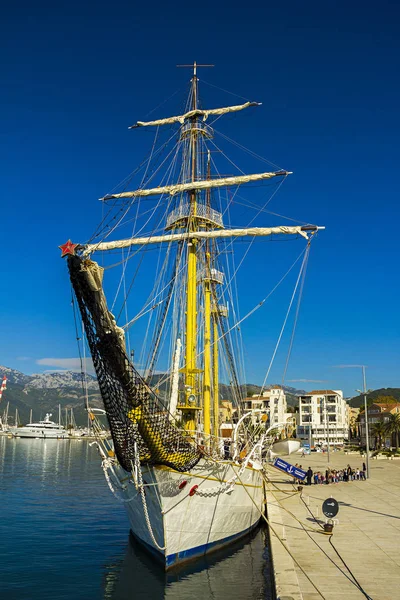 Tivat Montenegro Outubro 2019 Veleiro Jadran Perto Beira Mar Tivat — Fotografia de Stock