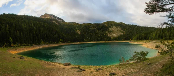 Vista Panorâmica Lago Negro Glacial Crno Jezero Floresta Montanhas Redor — Fotografia de Stock