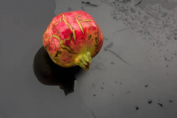 Very Ripe Pomegranate Fruit Cracked Peel Wet Black Table Surface — Stock Photo, Image