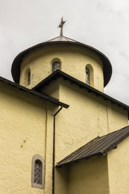 Karadağ 'da 1252 yılında kurulan Kütüphane, avlu, çan kulesi ve Sırp Ortodoks manastırı (manastırı) Moracha' da Meryem 'in Varsayımı Kilisesi, Rascian mimari tarzı, freskler