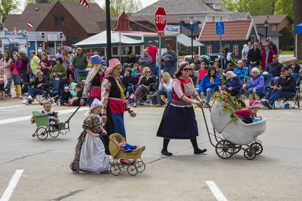 2019年5月2日 アメリカ アイオワ州 オランダからアメリカに移住した市民に捧げる祭り チューリップ タイム フェスティバル パレード — ストック写真