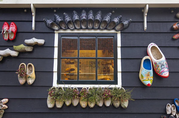 Zaanse Schans Países Bajos Enero 2020 Zuecos Madera Holandeses Decorados —  Fotos de Stock