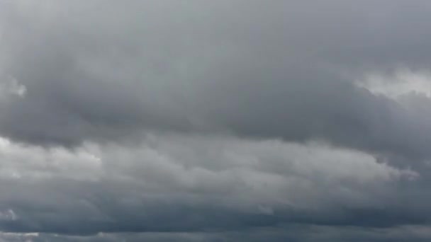 Nubes de lluvia en el cielo — Vídeos de Stock