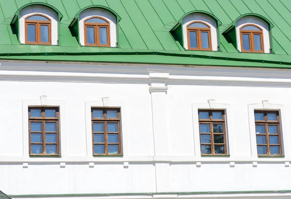 Fasaden av en tegelbyggnad — Stockfoto