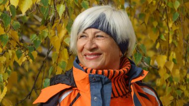 sevimli yaşlı kadın 