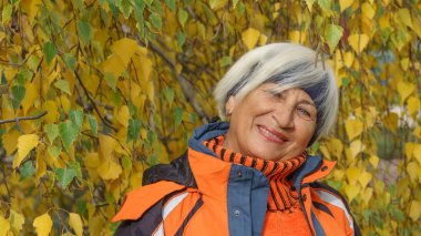 sevimli yaşlı kadın 