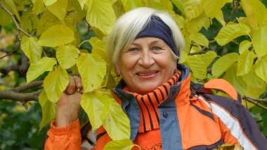 sevimli yaşlı kadın 