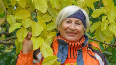 sevimli yaşlı kadın 