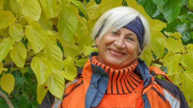 sevimli yaşlı kadın 