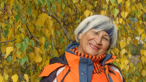 sevimli yaşlı kadın 